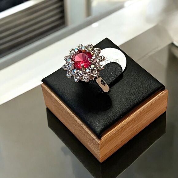 Elegant Deep Pink Stone Flower Silver Tone Ring Size 5.25 - Picture 3 of 4